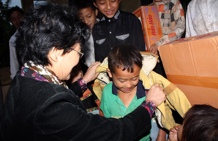 Những chiếc áo ấm mùa đông các em được nhận Những chiếc áo ấm mùa đông các em được nhận