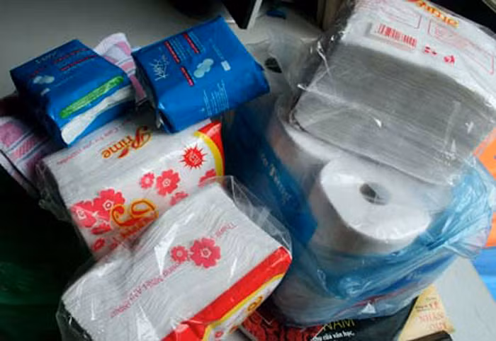 Với những dụng cụ hỗ trợ này, nhẩm tính riêng tại khu chợ thất nhân tâm này, với tần suất hoạt động như thế trong gần 20 phòng nạo hút công khai, mỗi một ngày, người ta đang tâm vứt bỏ đi hàng trăm sinh linh bé nhỏ.