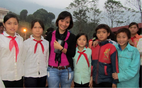 "Về với trẻ em vùng cao, chứng kiến đời sống khó khăn của đồng bào miền núi, con tim tôi lại một lần được đánh thức, dù có lúc nó đã bị ngủ quên" - chị Ngân nói. "Về với trẻ em vùng cao, chứng kiến đời sống khó khăn của đồng bào miền núi, con tim tôi lại một lần được đánh thức, dù có lúc nó đã bị ngủ quên" - chị Ngân nói.