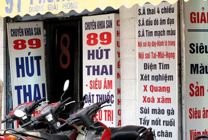 1. Nạo hút thai Đằng sau những tấm biển hào nhoáng, lấp lánh ánh đèn dọc đường Giải Phóng (Hà Nội), những khu “chợ nạo hút thai” hoạt động công khai đang tiềm ẩn trong mình những mối nguy hiểm khó ngờ.