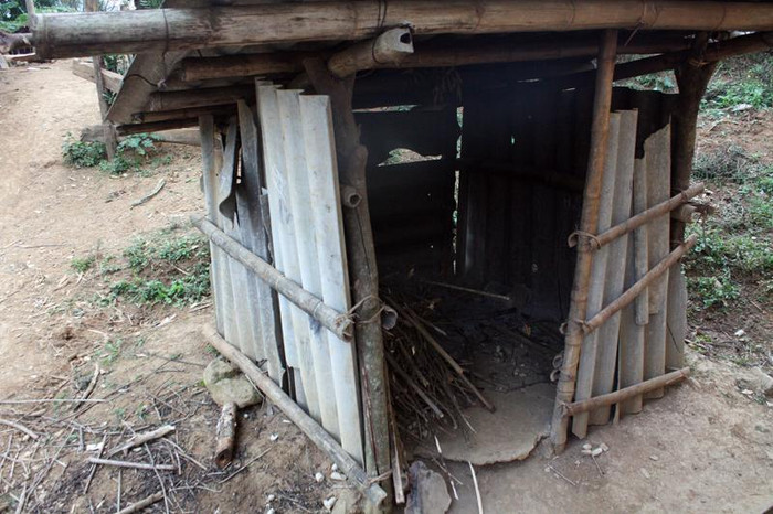 Bếp nấu ăn thì đơn sơ. Bếp nấu ăn thì đơn sơ.