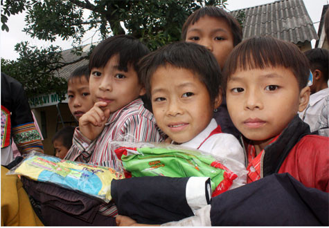 "Tôi cảm thấy buồn vì nhiều đứa khi được hỏi: “Cháu năm nay bao nhiêu tuổi” thì thần mặt ra, không biết trả lời thế nào cả” - Bạn Bùi Đức Hạnh (Công ty CP Bất động sản AZ) nói. "Tôi cảm thấy buồn vì nhiều đứa khi được hỏi: “Cháu năm nay bao nhiêu tuổi” thì thần mặt ra, không biết trả lời thế nào cả” - Bạn Bùi Đức Hạnh (Công ty CP Bất động sản AZ) nói.