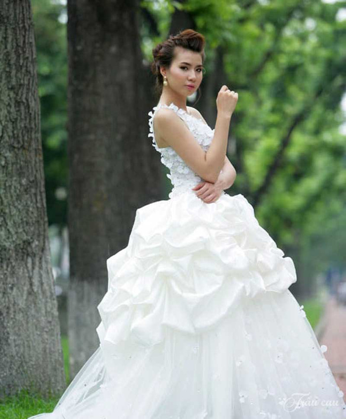 Áo cưới Hạnh Vũ luôn chú trọng vào những điểm nhấn nhằm tôn thêm vóc dáng cho các cô dâu. Áo cưới Hạnh Vũ luôn chú trọng vào những điểm nhấn nhằm tôn thêm vóc dáng cho các cô dâu.