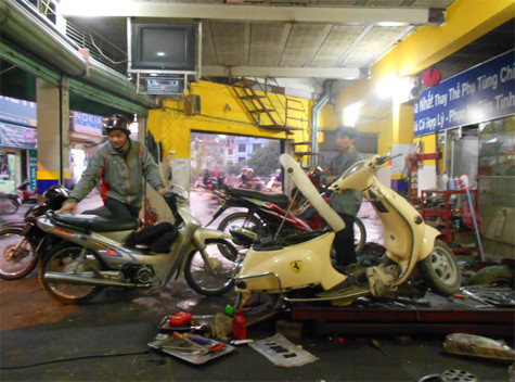 Nhiều người tiêu dùng lo lắng đã đem xe đi kiểm tra, bảo dưỡng sau hàng loạt sự cố cháy, nổ xe Honda.