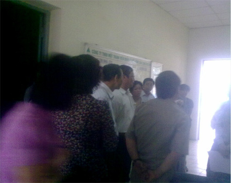 Sáng ngày 21/10, đoàn kiểm tra liên ngành của Sở Xây dựng đã xuống trực tiếp kiểm tra chất lượng dịch vụ của tòa nhà chung cư CT3 (Yên Hòa, Cầu Giấy, Hà Nội) và phát hiện nhiều bất cập. Sáng ngày 21/10, đoàn kiểm tra liên ngành của Sở Xây dựng đã xuống trực tiếp kiểm tra chất lượng dịch vụ của tòa nhà chung cư CT3 (Yên Hòa, Cầu Giấy, Hà Nội) và phát hiện nhiều bất cập.