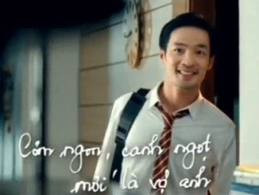 Quảng cáo Maggi 3 ngọt bị khán giả phản đối vì khuyến khích các đấng mày râu có "bồ". Quảng cáo Maggi 3 ngọt bị khán giả phản đối vì khuyến khích các đấng mày râu có "bồ".