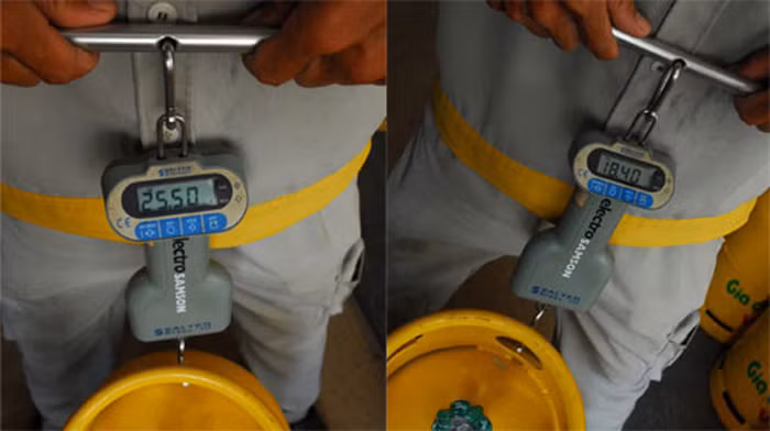 6. Không chỉ bị làm giả tem, màng co..., các bình gas trên còn bị bơm thiếu trọng lượng rất nhiều. Chẳng hạn khi cân thử bình gas nhãn hiệu V Gas phát hiện thiếu hơn 2 kg, còn loại bình Thủ Đức Gas bị thiếu đến... 6 kg. Theo tính toán, một bình gas 12 kg hiện có giá bán khoảng 330.000 đồng/bình, tức 1 kg gas có giá 27.500 đồng. Chỉ cần mỗi bình gas nạp thiếu 2 kg, người bán bỏ túi 55.000 đồng, còn thiếu đến 6 kg là đã gian lận đến 158.000 đồng. Chưa kể nguồn gas được thu mua trôi nổi, chất lượng không bảo đảm có giá thấp hơn khoảng 20% so với gas chất lượng của chính hãng.