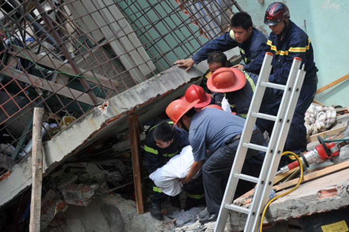 1. Vụ nổ bình gas kinh hoàng tại phố Tạ Quang Bửu (Hà Nội), cướp đi sinh mạng của 2 cháu nhỏ khiến khiến hàng ngàn gia đình giật mình về thói quen sử dụng bếp gas trong gia đình. 1. Vụ nổ bình gas kinh hoàng tại phố Tạ Quang Bửu (Hà Nội), cướp đi sinh mạng của 2 cháu nhỏ khiến khiến hàng ngàn gia đình giật mình về thói quen sử dụng bếp gas trong gia đình.