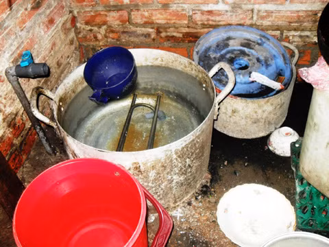 Nhìn cảnh này ai còn muốn ăn cơm?!