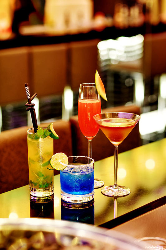 Đến đây, bạn sẽ được thưởng thức bộ sưu tập cocktail của Summit Lounge mang hơi thở của xu hướng pha chế đang thịnh hành trên thế giới. Đến đây, bạn sẽ được thưởng thức bộ sưu tập cocktail của Summit Lounge mang hơi thở của xu hướng pha chế đang thịnh hành trên thế giới.