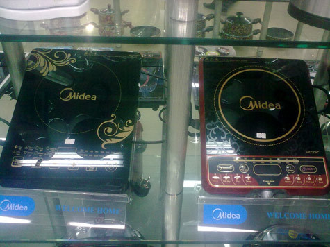 Loại bếp từ có mức giá phải chăng, khoảng 1,3 triệu như thế này luôn rất hút khách hàng. Loại bếp từ có mức giá phải chăng, khoảng 1,3 triệu như thế này luôn rất hút khách hàng.