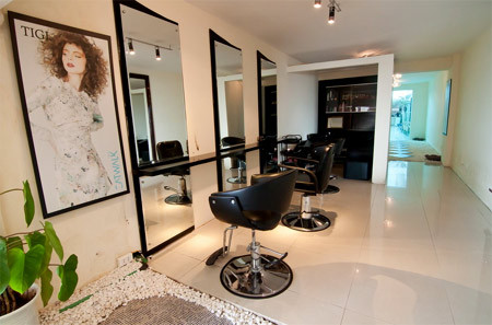 Sau khi bơi xong, bạn có thể làm tóc, trở nên hoàn hảo khi bước ra khỏi đây.