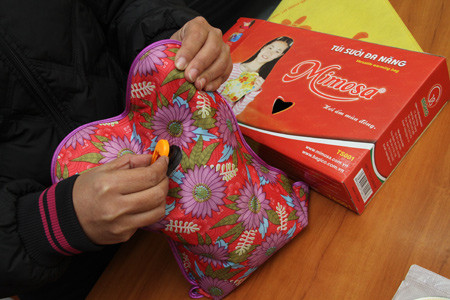 Với tính năng giữ ấm và phương thức sử dụng đơn giản, bắt đầu từ 2 năm trước, phong trào dùng túi sưởi đã bắt đầu nở rộ.