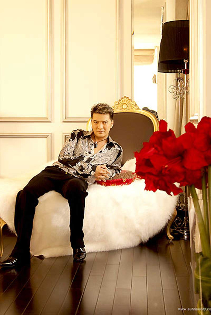 Căn hộ “Penthouse” trị giá khoảng 5 triệu USD được ca sĩ nổi tiếng Đàm Vĩnh Hưng thiết kế với phong cách đặc biệt, sang trọng. Cách bài trí ngôi nhà phần nào thể hiện được phong cách sống, gu thẩm mỹ của chủ nhân nó.