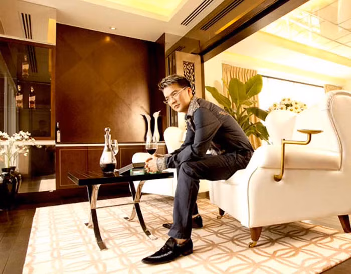 Với tổng diện tích sử dụng khoảng 700m2 chưa kể đến khu sân vườn trên cao, Penthouse của ca sĩ Đàm Vĩnh Hưng là sự kết hợp hoàn hảo giữa kiến trúc và các thiết bị nội thất hiện đại.