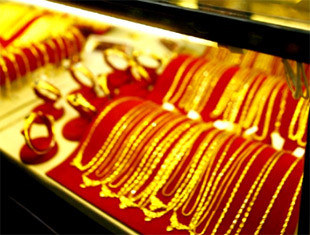 Mặc dù giá vàng trong nước đã giảm nhiệt nhưng vẫn còn nhiều hoài nghi xoay quanh câu chuyện bình ổn giá vàng. Mặc dù giá vàng trong nước đã giảm nhiệt nhưng vẫn còn nhiều hoài nghi xoay quanh câu chuyện bình ổn giá vàng.