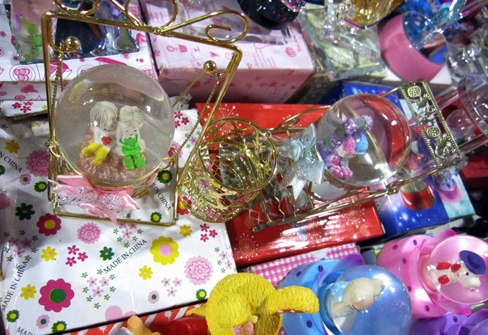 ...đến những sản phẩm đắt tiền dành cho các bạn trẻ đang yêu. ...đến những sản phẩm đắt tiền dành cho các bạn trẻ đang yêu.