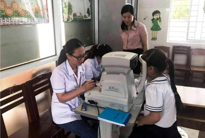 Tham gia bảo hiểm y tế, học sinh được chăm sóc sức khỏe chu đáo, định kỳ. Ảnh: AN Tham gia bảo hiểm y tế, học sinh được chăm sóc sức khỏe chu đáo, định kỳ. Ảnh: AN