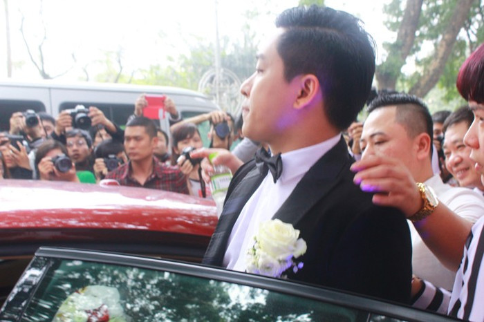 Đám cưới của Tuấn Hưng thu hút sự chú ý của truyền thông.