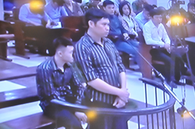 Bị cáo Tường và Khánh hầu tòa.