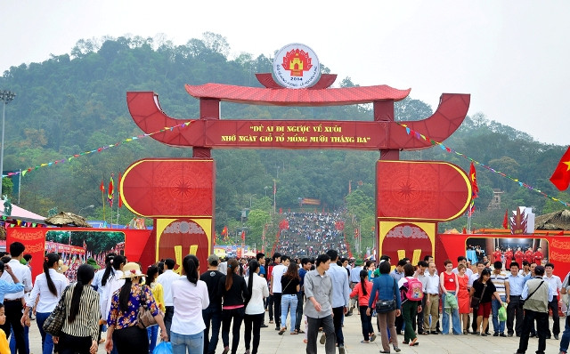 Giỗ Tổ Hùng Vương – Lễ hội Đền Hùng năm Giáp Ngọ sẽ diễn ra trong 5 ngày, kể từ ngày 06 - 10/3 âm lịch (05 - 09/4/2014) trong phạm vi khu di tích lịch sử Đền Hùng, thành phố Việt Trì và các xã, phường vùng ven Đền Hùng; các di tích thờ Hùng Vương và các danh nhân, danh tướng thời Hùng Vương trên địa bàn toàn tỉnh. Giỗ Tổ Hùng Vương – Lễ hội Đền Hùng năm Giáp Ngọ sẽ diễn ra trong 5 ngày, kể từ ngày 06 - 10/3 âm lịch (05 - 09/4/2014) trong phạm vi khu di tích lịch sử Đền Hùng, thành phố Việt Trì và các xã, phường vùng ven Đền Hùng; các di tích thờ Hùng Vương và các danh nhân, danh tướng thời Hùng Vương trên địa bàn toàn tỉnh.