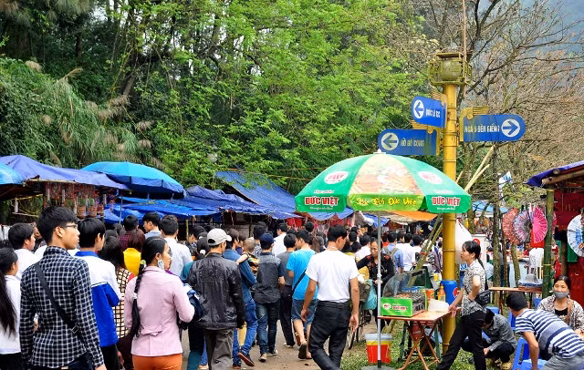 Với mỗi người dân về dâng hương ở Đền Hùng đều muốn thể hiện truyền thống đạo lý “Uống nước nhớ nguồn”, biết ơn sâu sắc các Vua Hùng và các bậc tiền nhân đã có công dựng nước và giữ nước; củng cố khối đại đoàn kết toàn dân trong xây dựng và bảo vệ Tổ quốc Việt Nam.