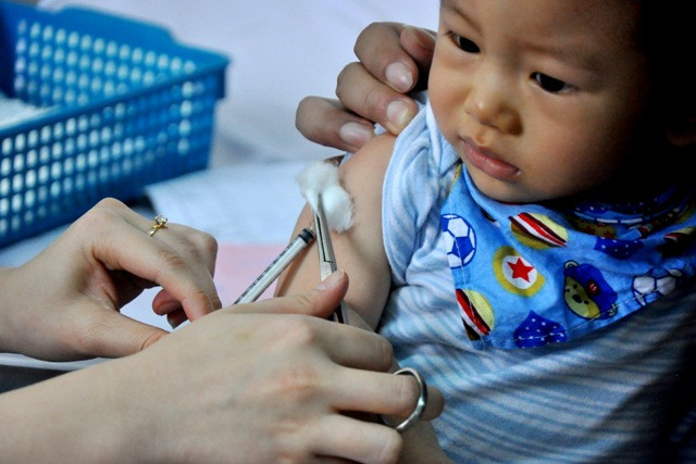 Trong ngày 16/4, đại diện Bệnh viện Nhi T.Ư, Bệnh viện Bạch Mai, Bệnh viện Đống Đa, Sở Y tế Hà Nội, ông Nguyễn Văn Kính - giám đốc Bệnh viện Bệnh nhiệt đới T.Ư - công bố số bệnh nhân mắc sởi đã lên đến trên 7.000 bệnh nhân, tức tăng hơn gấp đôi so với công bố sáu ngày trước đó. Trong ngày 16/4, đại diện Bệnh viện Nhi T.Ư, Bệnh viện Bạch Mai, Bệnh viện Đống Đa, Sở Y tế Hà Nội, ông Nguyễn Văn Kính - giám đốc Bệnh viện Bệnh nhiệt đới T.Ư - công bố số bệnh nhân mắc sởi đã lên đến trên 7.000 bệnh nhân, tức tăng hơn gấp đôi so với công bố sáu ngày trước đó.