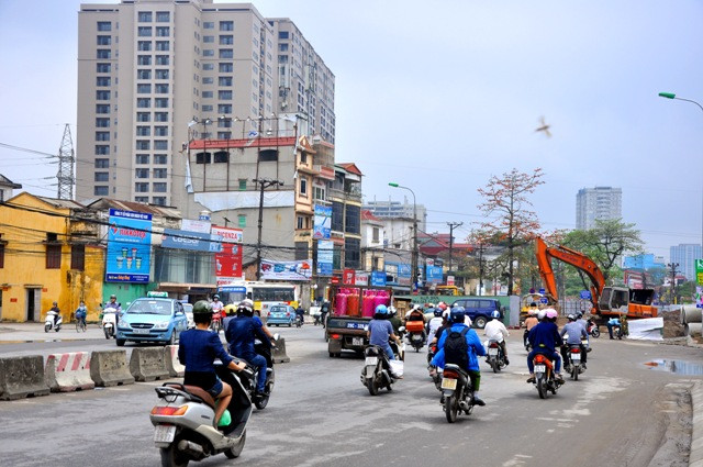 Được biết, theo quy hoạch tỷ lệ 1/2000 quận Đống Đa (Hà Nội) cũng xác định đoạn đường này thẳng. Tuy nhiên, khi dự án mở rộng đường Trường Chinh được triển khai thì đoạn đường này bị bẻ cong. Được biết, theo quy hoạch tỷ lệ 1/2000 quận Đống Đa (Hà Nội) cũng xác định đoạn đường này thẳng. Tuy nhiên, khi dự án mở rộng đường Trường Chinh được triển khai thì đoạn đường này bị bẻ cong.