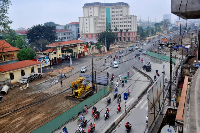 Mở rộng đường Trường Chinh nằm trong dự án đường vành đai 2 có tổng mức đầu tư 2.560 tỷ đồng (trong đó chi phí giải phóng mặt bằng hơn 2000 tỷ đồng) được khởi công vào tháng 10/2013. Mở rộng đường Trường Chinh nằm trong dự án đường vành đai 2 có tổng mức đầu tư 2.560 tỷ đồng (trong đó chi phí giải phóng mặt bằng hơn 2000 tỷ đồng) được khởi công vào tháng 10/2013.