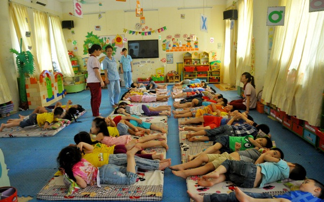 Trẻ được bảo vệ trong môi trường mầm non sạch sẽ và khoa học. Trẻ được bảo vệ trong môi trường mầm non sạch sẽ và khoa học.