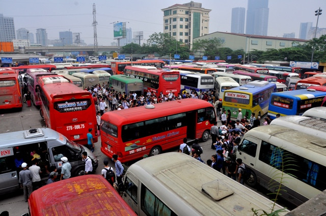 Ước tính, hôm nay (29/4) có khoảng 25 nghìn người sử dụng phương tiện xe khách tại bến xe Mỹ Đình. Ước tính, hôm nay (29/4) có khoảng 25 nghìn người sử dụng phương tiện xe khách tại bến xe Mỹ Đình.