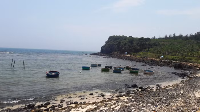 Khu vực di sản địa chất Gành Yến (xã Bình Hải) cũng nằm trong tầm ảnh hưởng của dự án khiến nảy sinh nhiều lo ngại. Hiện Ủy ban nhân dân tỉnh Quảng Ngãi đang đề xuất áp dụng “cơ chế đặc thù” và mời chuyên gia giúp lập hồ sơ trình UNESCO công nhận "công viên địa chất toàn cầu".