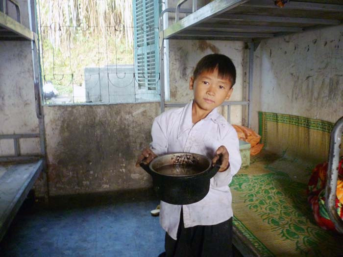 “Trưa nay, cháu và bạn Thành sẽ ăn cơm với canh mỳ tôm” “Trưa nay, cháu và bạn Thành sẽ ăn cơm với canh mỳ tôm”