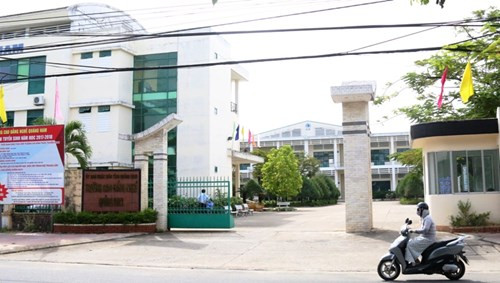 Hiệu trưởng trường Cao đẳng nghề Quảng Nam bị kỷ luật cảnh cáo do để xảy ra sai phạm nghiêm trọng.