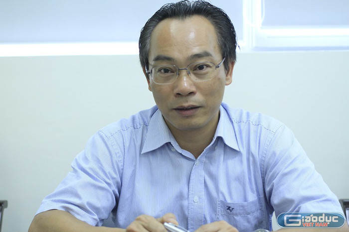 “Mong Nhà nước sớm có những cơ chế, chính sách rõ, để khuyến khích, tạo động lực cho các doanh nghiệp đầu tư vào trường đại học”, Phó giáo sư Hoàng Minh Sơn bày tỏ. (Ảnh: Thùy Linh) “Mong Nhà nước sớm có những cơ chế, chính sách rõ, để khuyến khích, tạo động lực cho các doanh nghiệp đầu tư vào trường đại học”, Phó giáo sư Hoàng Minh Sơn bày tỏ. (Ảnh: Thùy Linh)