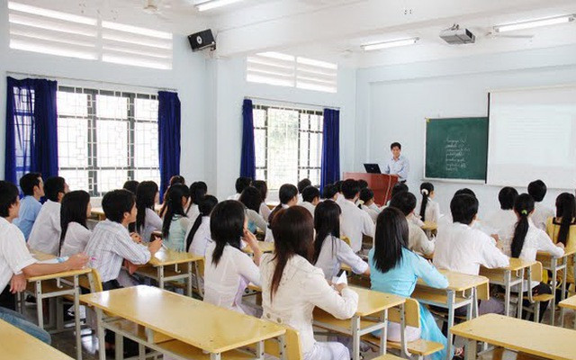 Theo Tiến sĩ Nguyễn Bá Cần, khi quy hoạch mạng lưới cơ sở giáo dục đại học Việt Nam đến năm 2030 thì số cơ sở giáo dục đại học trọng điểm quốc gia và các trường đại học xuất sắc không nên vượt quá 25 và số ngành/lĩnh vực (khoa) trọng điểm không nên vượt quá 50. (Ảnh minh họa: VTV) Theo Tiến sĩ Nguyễn Bá Cần, khi quy hoạch mạng lưới cơ sở giáo dục đại học Việt Nam đến năm 2030 thì số cơ sở giáo dục đại học trọng điểm quốc gia và các trường đại học xuất sắc không nên vượt quá 25 và số ngành/lĩnh vực (khoa) trọng điểm không nên vượt quá 50. (Ảnh minh họa: VTV)