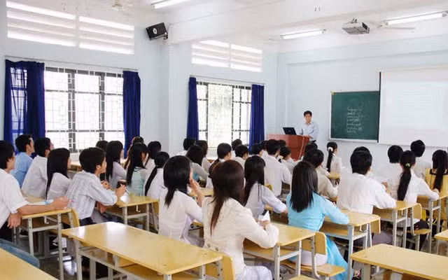 Theo Tiến sĩ Nguyễn Bá Cần, khi quy hoạch mạng lưới cơ sở giáo dục đại học Việt Nam đến năm 2030 thì số cơ sở giáo dục đại học trọng điểm quốc gia và các trường đại học xuất sắc không nên vượt quá 25 và số ngành/lĩnh vực (khoa) trọng điểm không nên vượt quá 50. (Ảnh minh họa: VTV)