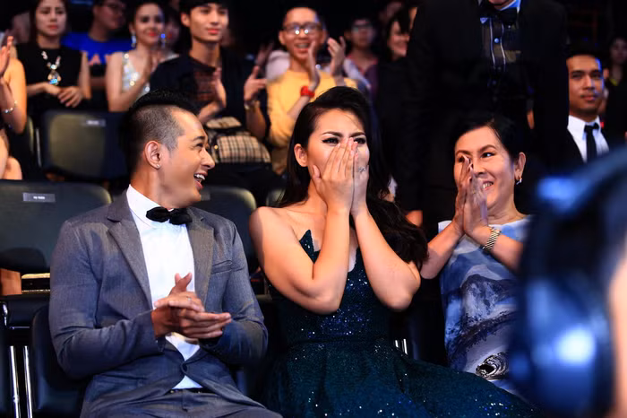 Cô vợ trẻ giàu nghị lực trong “Thuyền Giấy” đã giúp Ngọc Lan được vinh danh, trở thành nữ diễn viên chính được yêu thích nhất với 2067 phiếu bình chọn.