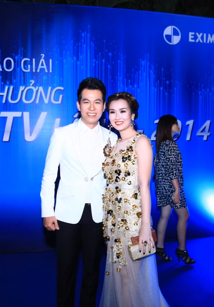 Hồ Trung Dũng và Võ Hạ Trâm sánh đôi bên nhau.