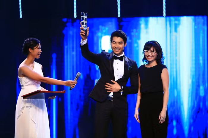 Trương Nam Thành lần đầu tiên nhận giải nam diễn viên trẻ triển vọng.