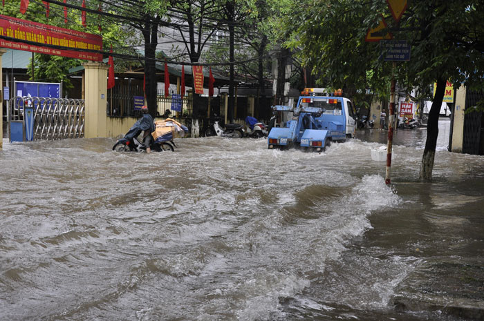 Xe cứu hộ cũng túc trực liên tục để cứu nguy cho các phương tiện chết máy Xe cứu hộ cũng túc trực liên tục để cứu nguy cho các phương tiện chết máy