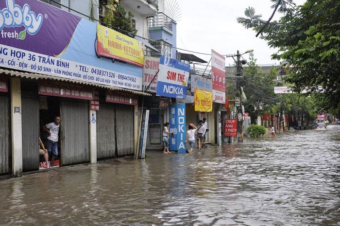 Đời sống người dân hai bên đường bị ảnh hưởng nghiêm trọng. Đời sống người dân hai bên đường bị ảnh hưởng nghiêm trọng.