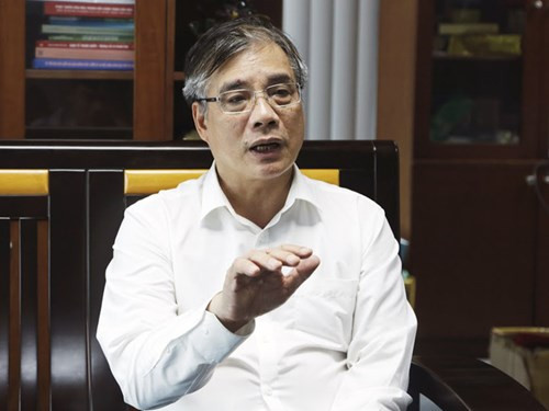 Phó Giáo sư - Tiến sĩ Trần Đình Thiên - Viện trưởng Viện Kinh tế Việt Nam, ảnh nguồn VTV Phó Giáo sư - Tiến sĩ Trần Đình Thiên - Viện trưởng Viện Kinh tế Việt Nam, ảnh nguồn VTV