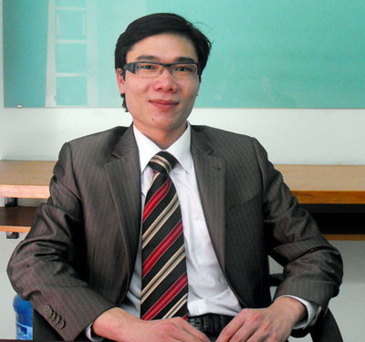 Giáo sư - Tiến sĩ Nguyễn Đức Khương hiện là Giáo sư tài chính, Phó giám đốc phụ trách nghiên cứu, Trưởng khoa Kinh tế - ảnh nguồn Nhân dân Giáo sư - Tiến sĩ Nguyễn Đức Khương hiện là Giáo sư tài chính, Phó giám đốc phụ trách nghiên cứu, Trưởng khoa Kinh tế - ảnh nguồn Nhân dân