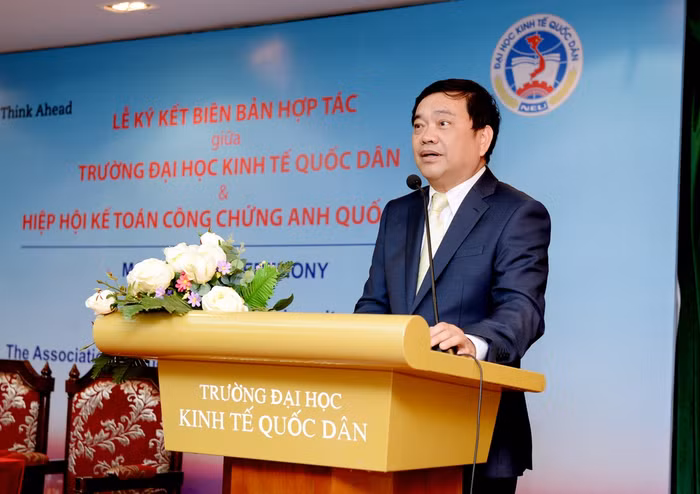 Giáo sư - Tiến sĩ Trần Thọ Đạt - Hiệu trưởng Trường Đại học Kinh tế Quốc dân - ảnh nguồn Đại học kinh tế Quốc dân. Giáo sư - Tiến sĩ Trần Thọ Đạt - Hiệu trưởng Trường Đại học Kinh tế Quốc dân - ảnh nguồn Đại học kinh tế Quốc dân.