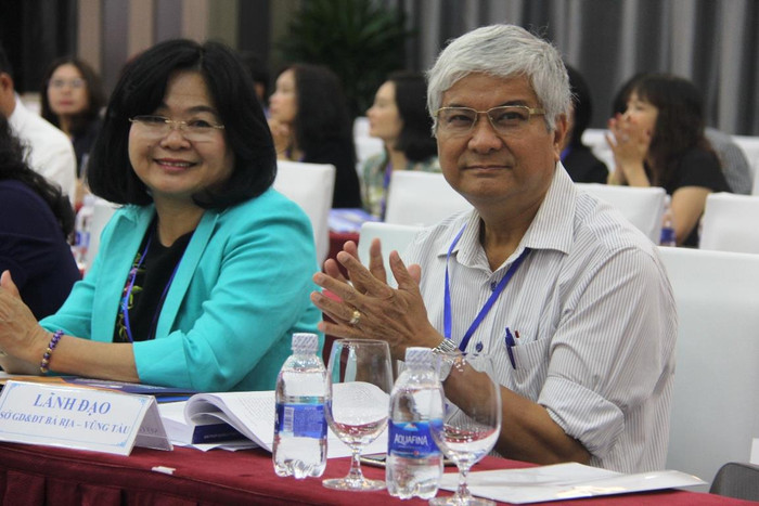 Đại diện lãnh đạo 32 sở Giáo dục và Đào tạo phía Nam tham gia góp ý về “giải pháp quản lý thực hiện hiệu quả chương trình giáo dục phổ thông và sách giáo khoa mới”. Ảnh: TT Đại diện lãnh đạo 32 sở Giáo dục và Đào tạo phía Nam tham gia góp ý về “giải pháp quản lý thực hiện hiệu quả chương trình giáo dục phổ thông và sách giáo khoa mới”. Ảnh: TT