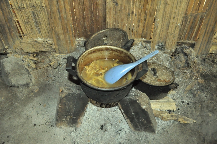 Xoong canh măng không một váng mỡ Xoong canh măng không một váng mỡ