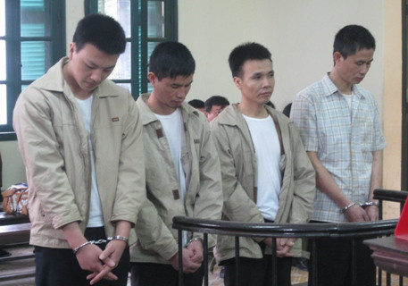 Các bị cáo trước vành móng ngựa Các bị cáo trước vành móng ngựa