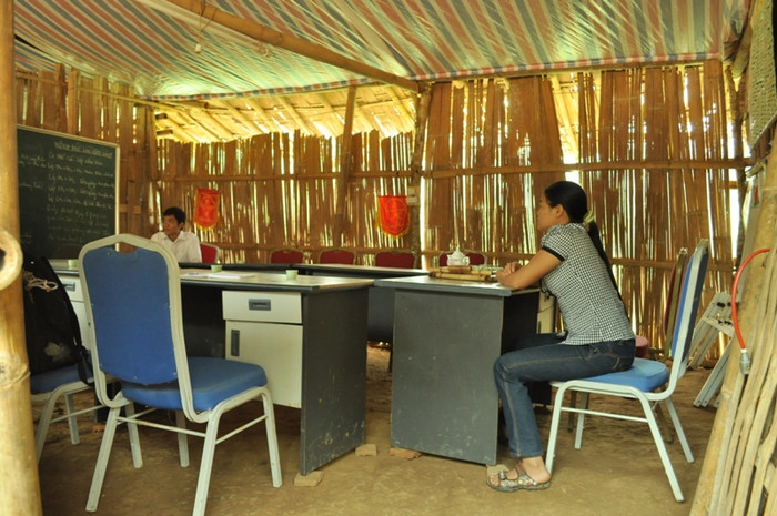 Nền đất ẩm ướt Nền đất ẩm ướt