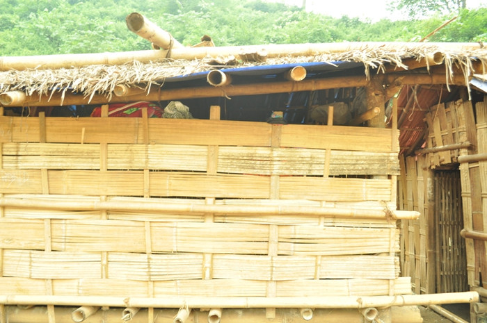 Nhìn từ bên ngoài vào tưởng kín Nhìn từ bên ngoài vào tưởng kín